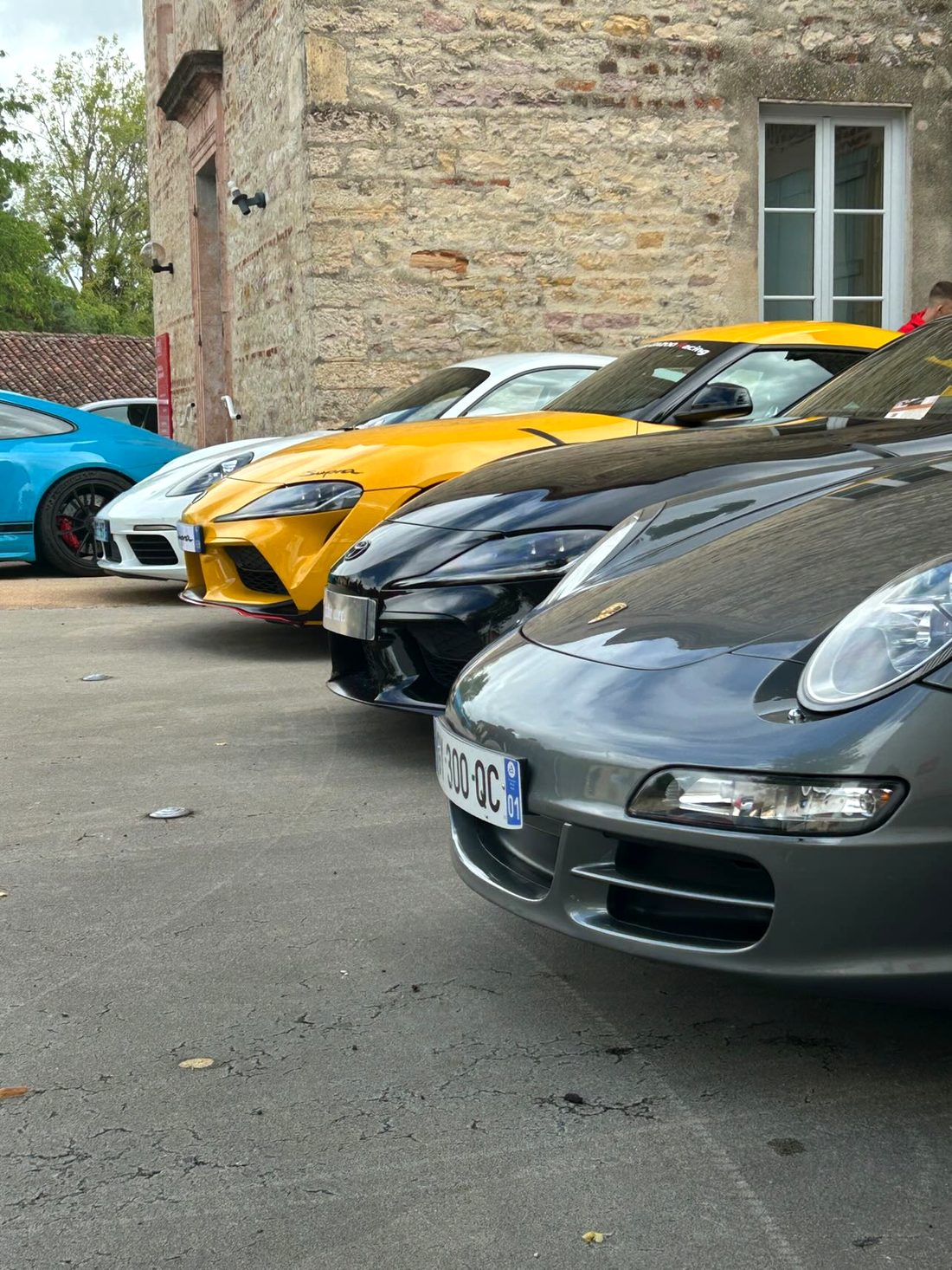 Alignement de Porsches et Toyota Supra